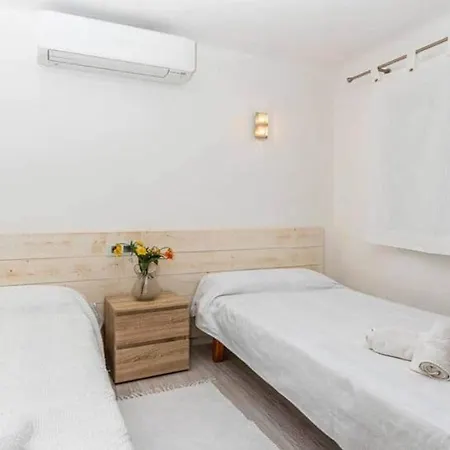 Francisca Польенса